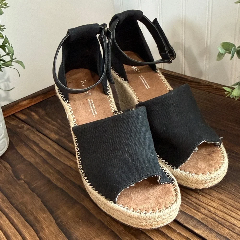 New Toms Black Canvas Wedge Espadrille Sandals